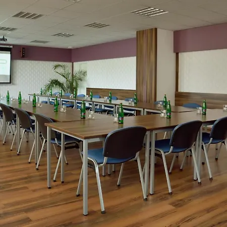 Palcat Hotell Tábor
